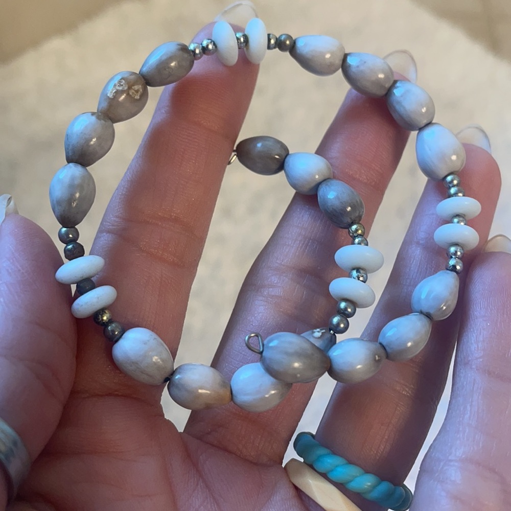 Shell Bracelet - Picture 2 of 3